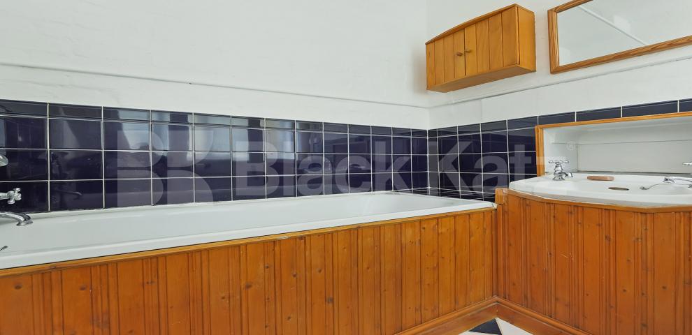 			NEW INSTRUCTION  , 1 Bedroom, 1 bath, 1 reception Apartment			 Iliffe Street , Kennington